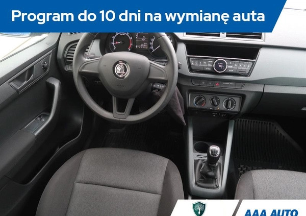 Skoda Fabia cena 36000 przebieg: 122175, rok produkcji 2018 z Szamotuły małe 154